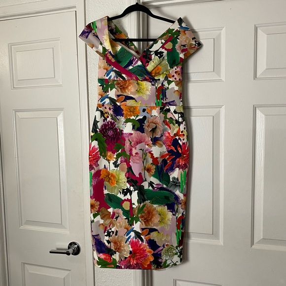Cushnie et Ochs Alba Surrealist Floral Dress in 8 - Picture 12 of 16